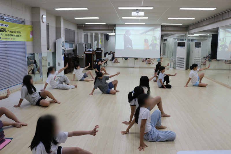 청소년 자기방어 강의 현장스케치(7).png